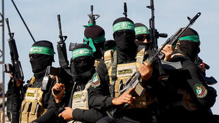 הבמה בחאן יונס לקראת העברת החטופים