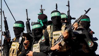 הבמה בחאן יונס לקראת העברת החטופים