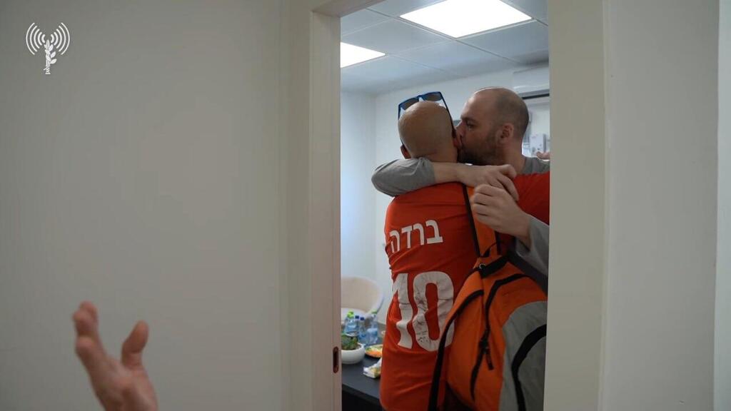  יאיר הורן נפגש עם משפחתו לראשונה