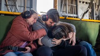  סשה טרופנוב בדרך לבית החולים שיבא