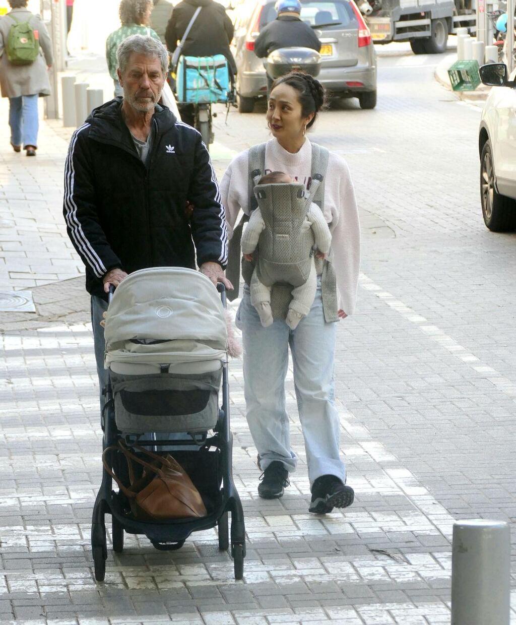 פפראצי אוהד נהרין ארי נקמורה תינוק 
