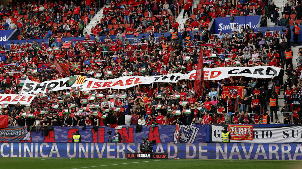 שלא המחאה ביציעים של אוסאסונה