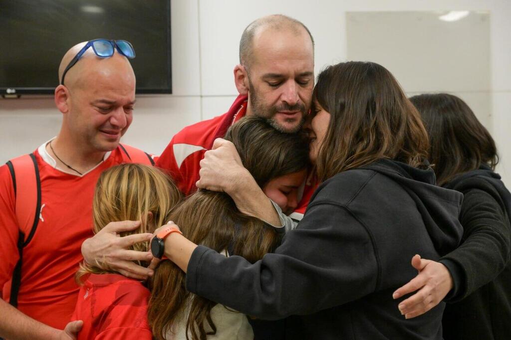  יאיר הורן נפגש עם משפחתו בבית החולים איכילוב