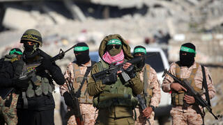 הבמה בחאן יונס לקראת העברת החטופים