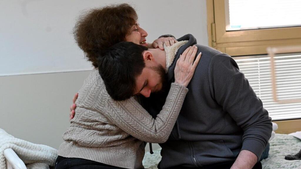 סשה טרופנוב פוגש את סבתו