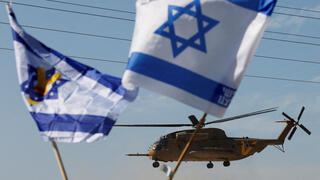 יאיר הורן במסוק בדרך לבית החולים