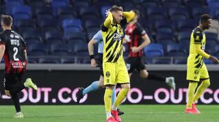 עומר אצילי תופס את הראש