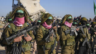 הבמה בחאן יונס לקראת העברת החטופים