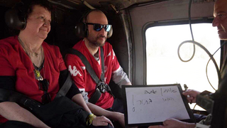 יאיר הורן ומשפחתו בדרך לבית החולים איכילוב