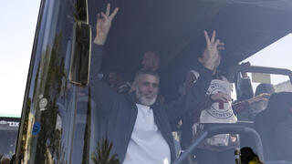 חגיגות וקבלת פנים בחאן יונס למחבלים ששוחררו מהכלא