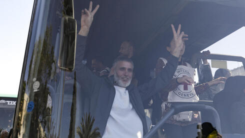 חגיגות וקבלת פנים בחאן יונס למחבלים ששוחררו מהכלא