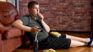 השמנה עודף משקל תזונה בני נוער