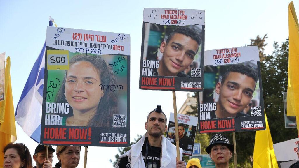  משפחות החטופים מכריזות על 500 דקות צום ברחבת הכנסת תוך הצגת מיצג מחאה