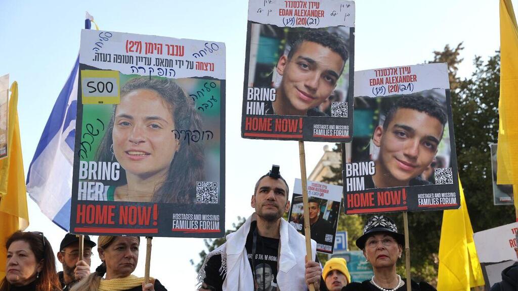  משפחות החטופים מכריזות על 500 דקות צום ברחבת הכנסת תוך הצגת מיצג מחאה