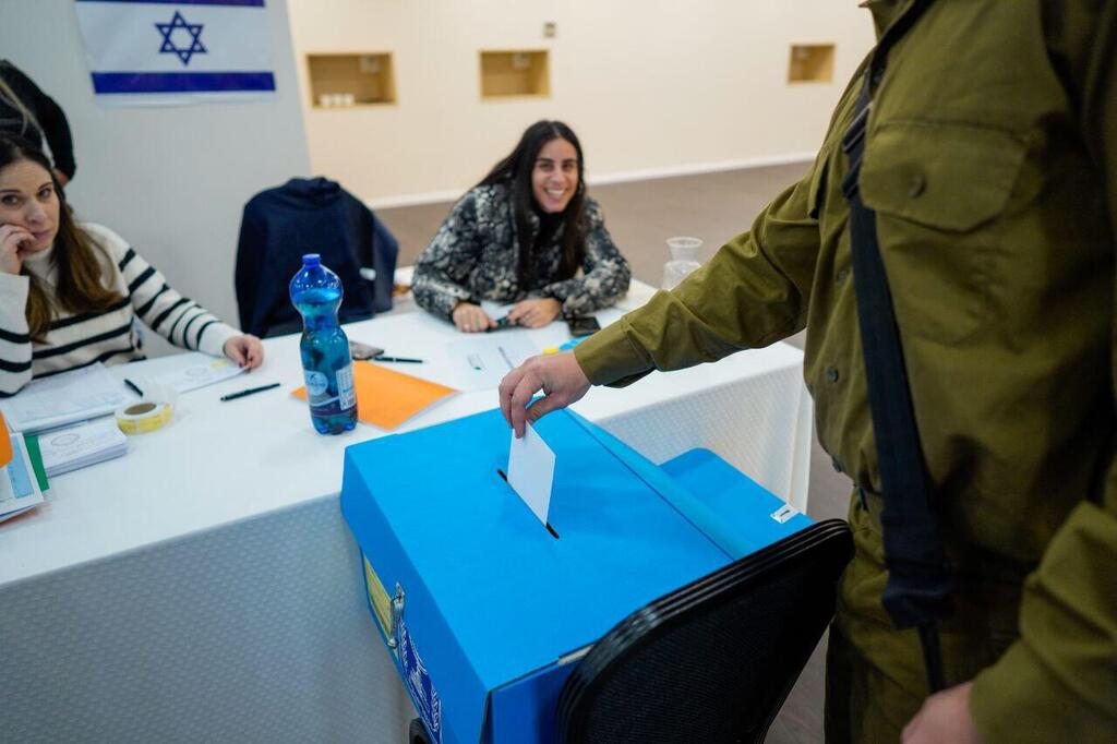 Photo: Shalev Shalom בחירות לרשויות המקומיות בצפון- מפונים בקלפיות בירושלים