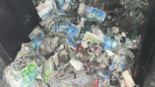 נשקים וכסף שהוחרם מ עזה מוצג בתצוגת השלל שצה"ל תפס בעזה ובלבנון במהלך המלחמה