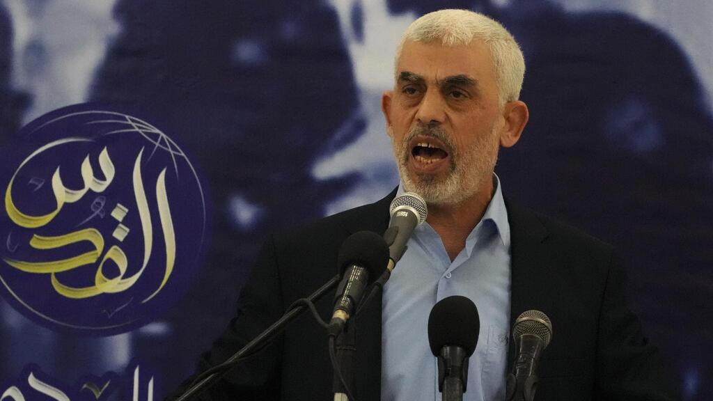 Former Hamas leader Yahya Sinwar (Photo: Adel Hana, AP) יחיא סינוואר