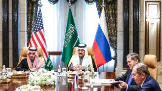 סעודיה ריאד מפגש שרי החוץ של רוסיה ו ארה"ב שר החוץ הסעודי פייסל בן פרחאן אל-סעוד היועץ לביטחון לעומד מוסעד בין מוחמד אל-עייבאן