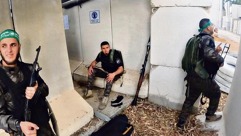 מחבלי נוח'בה באחד מבסיסי צה"ל ב-7 באוקטובר