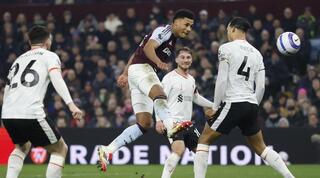 אולי ווטקינס נוגח לשער