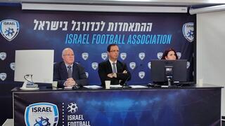 הדיינים ישראל שמעוני וגיורא לנדאו בדיון בפרשת הטיית המשחקים