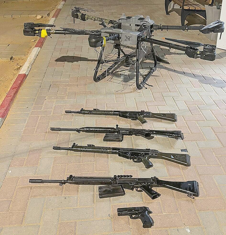 נשקים שנתפסו על גבי רחפנים