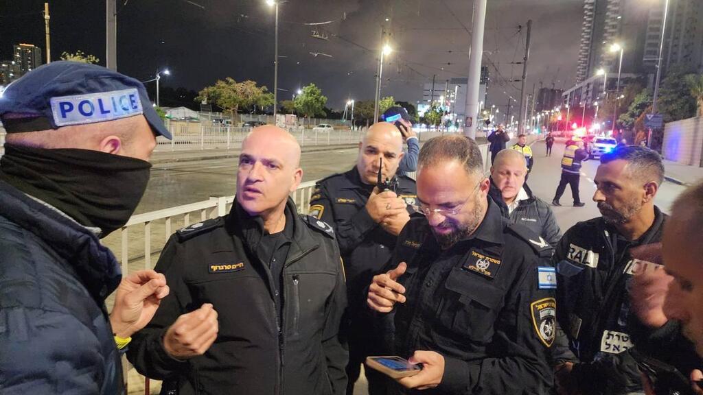 חשד לפח"ע : זירת פיצוץ האוטובוס בבת ים