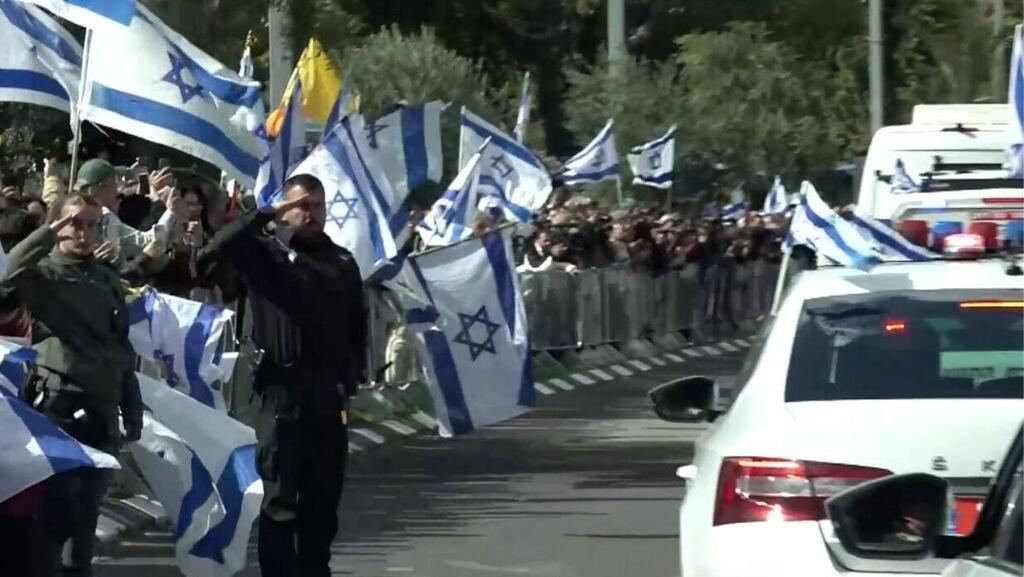 ארונות החללים החטופים מגיעים לאבו כביר,  המכון לרופאה משפטית