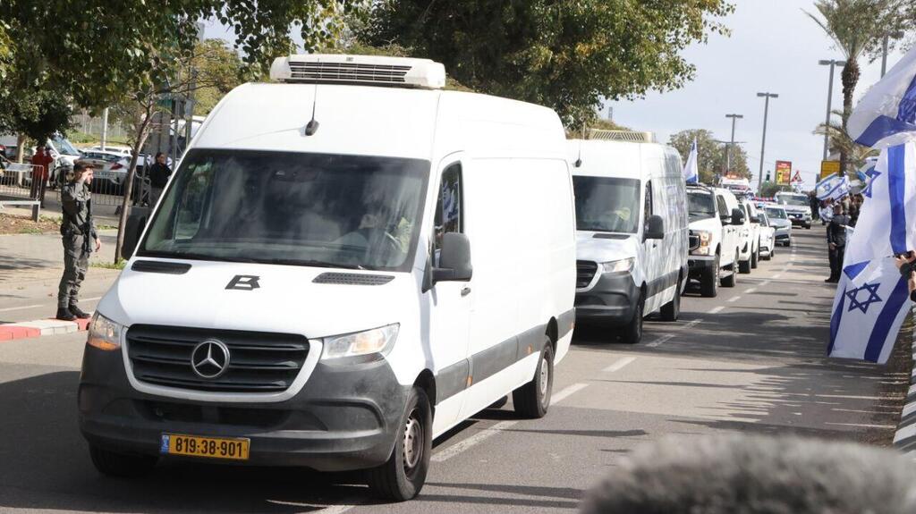 ארונות החללים החטופים מגיעים לאבו כביר,  המכון לרופאה משפטית