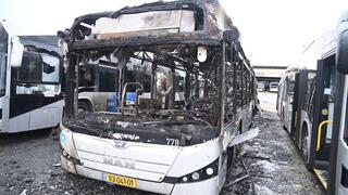 האוטובוסים השרופים מפיגוע המטענים המשולב בבת ים