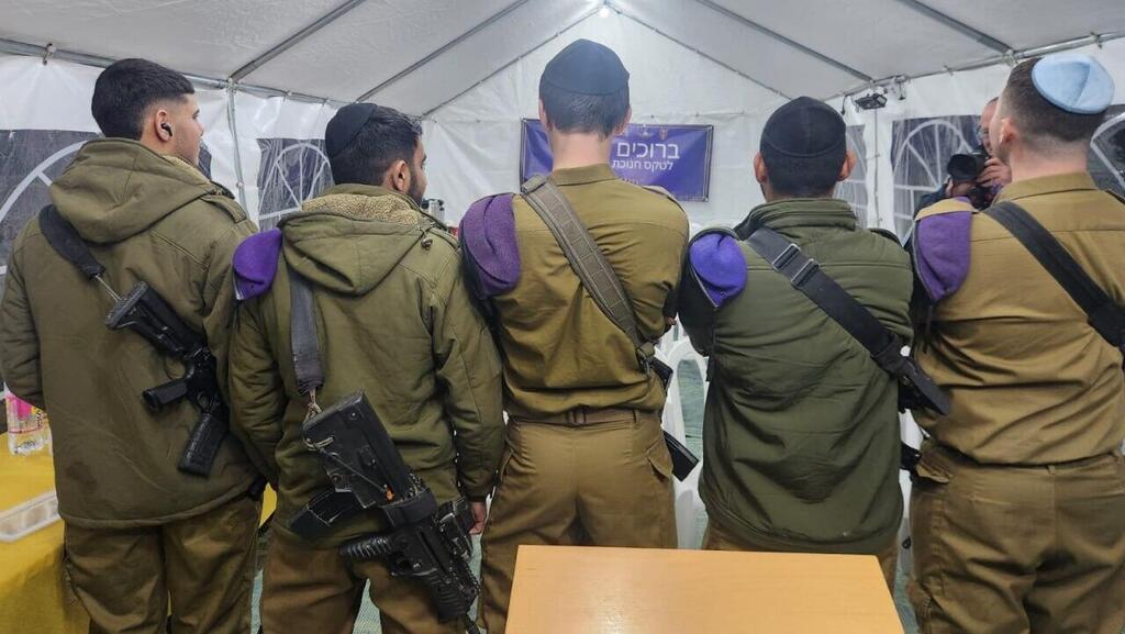 חיילים מגבעתי בטקס