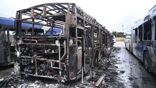 האוטובוסים השרופים מפיגוע המטענים המשולב בבת ים