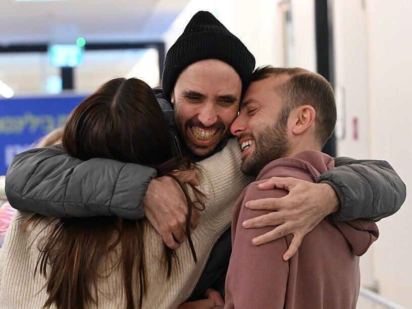 טל שהם נפגש עם משפחתו בבילינסון