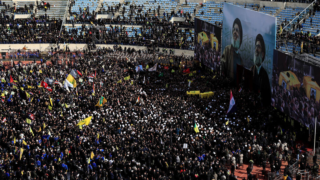 Photo: Anwar AMRO / AFP REUTERS/Thaier Al-Sudani טקס ההלוויה הרשמי של חסן נסראללה בביירות