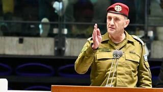 הרמטכ"ל הרצי הלוי נואם בטקס סיום קורס קצינים קרביים מחזור 71