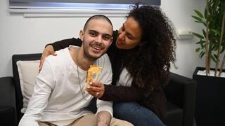 עומר ונקרט הביא לאימו חלווה כשחזר מהשבי 