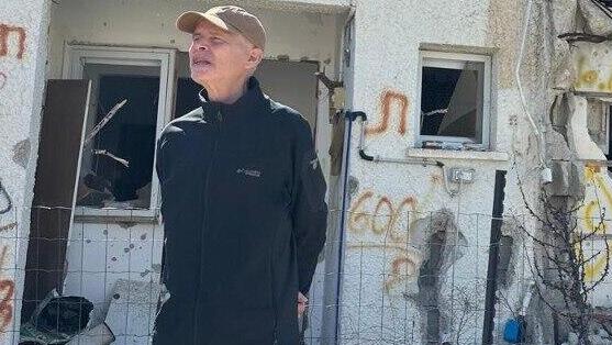 שורד השבי קית׳ סיגל חזר לביתו בכפר עזה