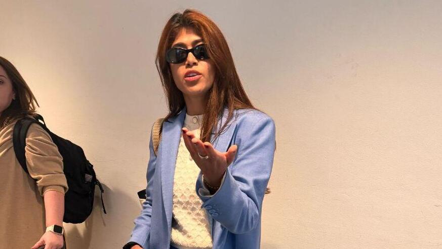 תיעוד של רימא בנתב"ג מתקוממת על כך שמצלמים אותה