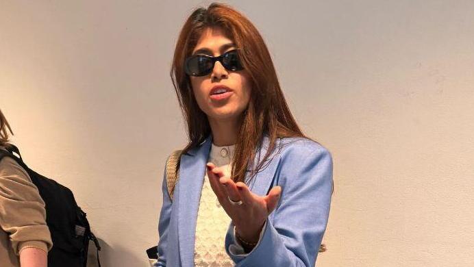 תיעוד של רימא בנתב"ג מתקוממת על כך שמצלמים אותה