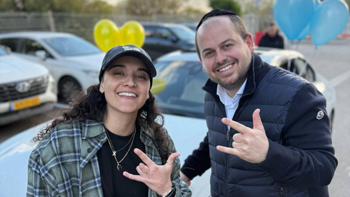 אמילי דמארי מקבלת מכונית BMW
