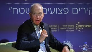 יואב גלט, שר הביטחון לשעבר בכנס השנתי של קתדרת אריאל שרון באוניברסיטת רייכמן