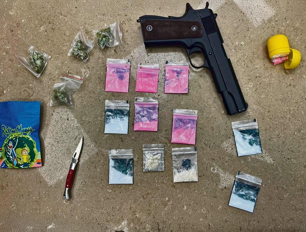 כלי איירסופט שנתפסו בלוד אחרי שעברו הסבה לנשק חם