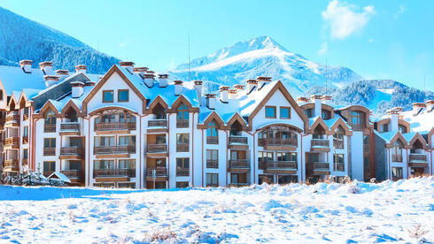 העיירה בנסקו בחורף