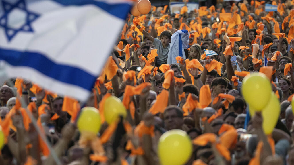 טקס לזכרם של משפחת ביבס והחטופים בבואנוס איירס