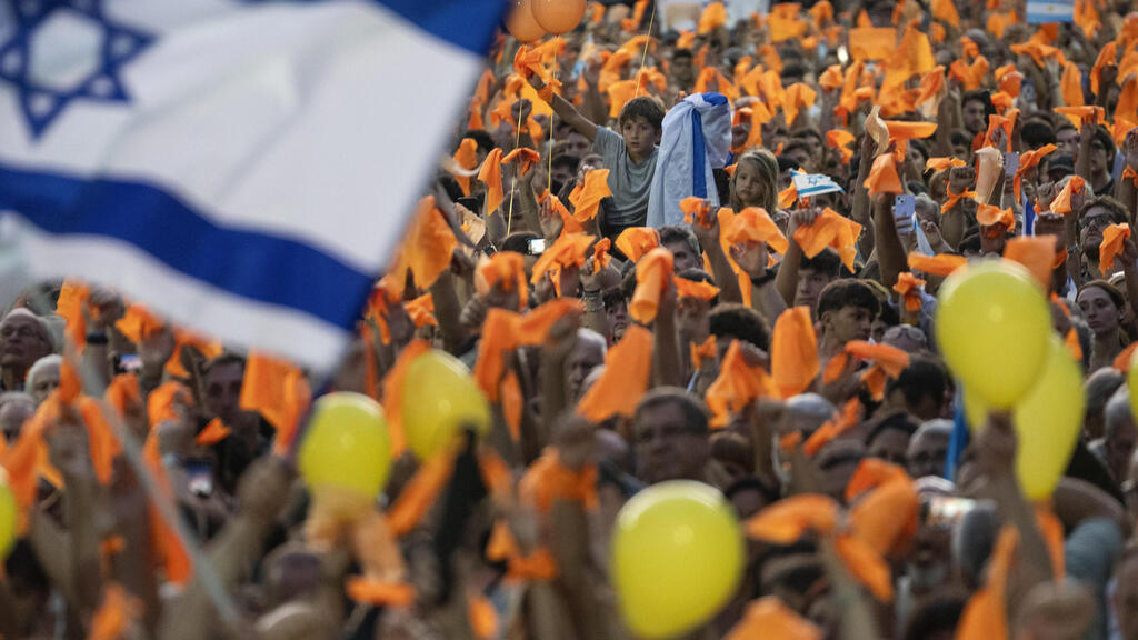טקס לזכרם של משפחת ביבס והחטופים בבואנוס איירס