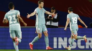 אלכסנדר סורלות' חוגג