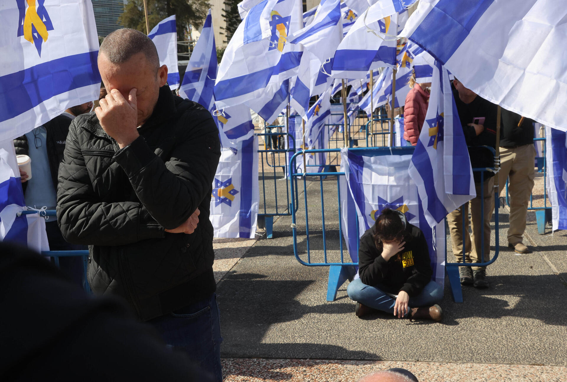 כיכר החטופים עם שחרורם של החללים . צילום -