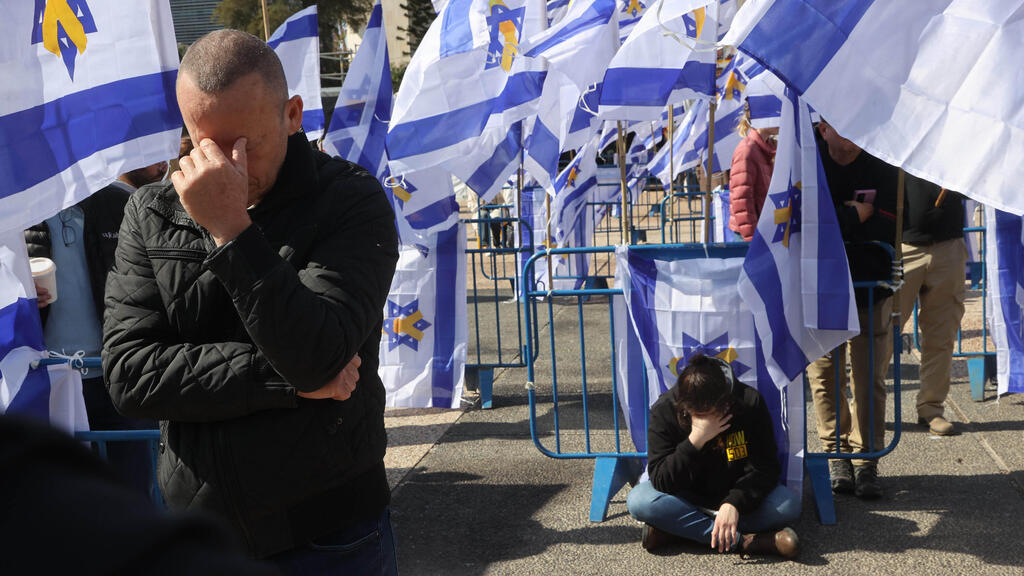 כיכר החטופים עם שחרורם של החללים . צילום -