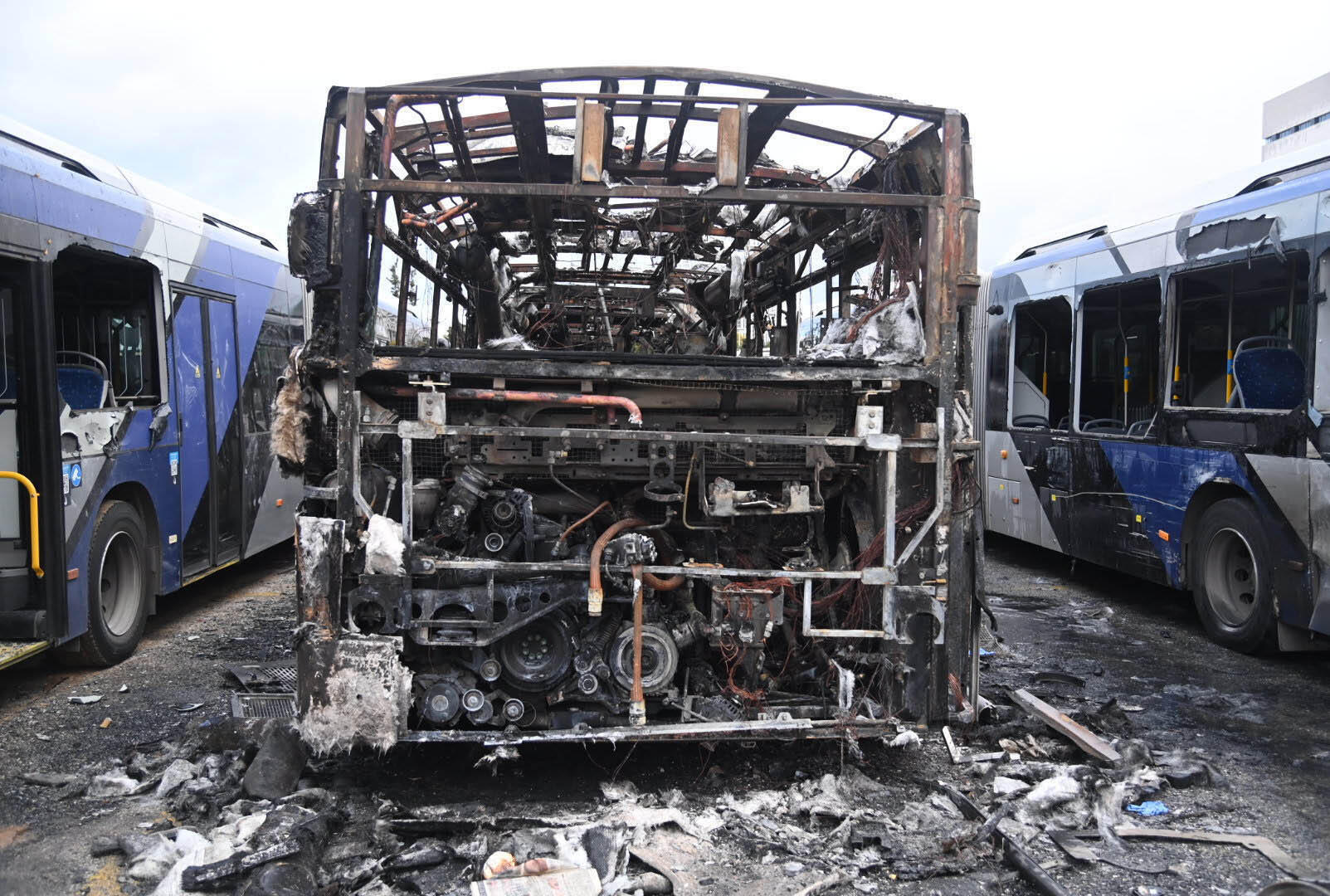 הפיגוע שלא צלח ,אוטובוס מפויח בבת ים .צילום -