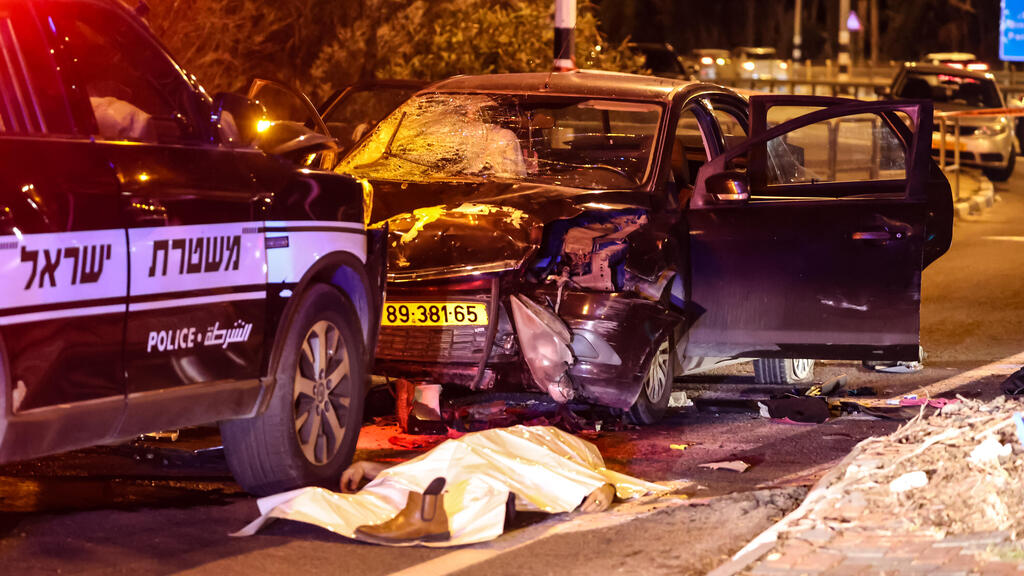 זירת הפיגוע בצומת גן שמואל, בה התנגש המחבל בניידת משטרה אחרי שביצע דריסה בצומת כרכור